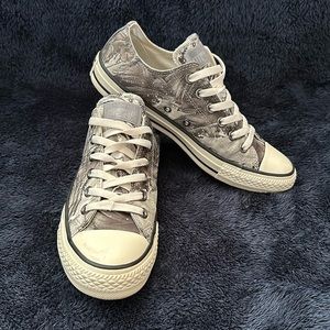 Women’s Converse low top